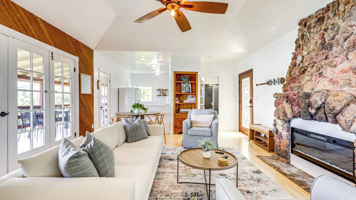 Clear Lake Cottage | Private Hot Tub w/Water Views: Lower Lake Getaway