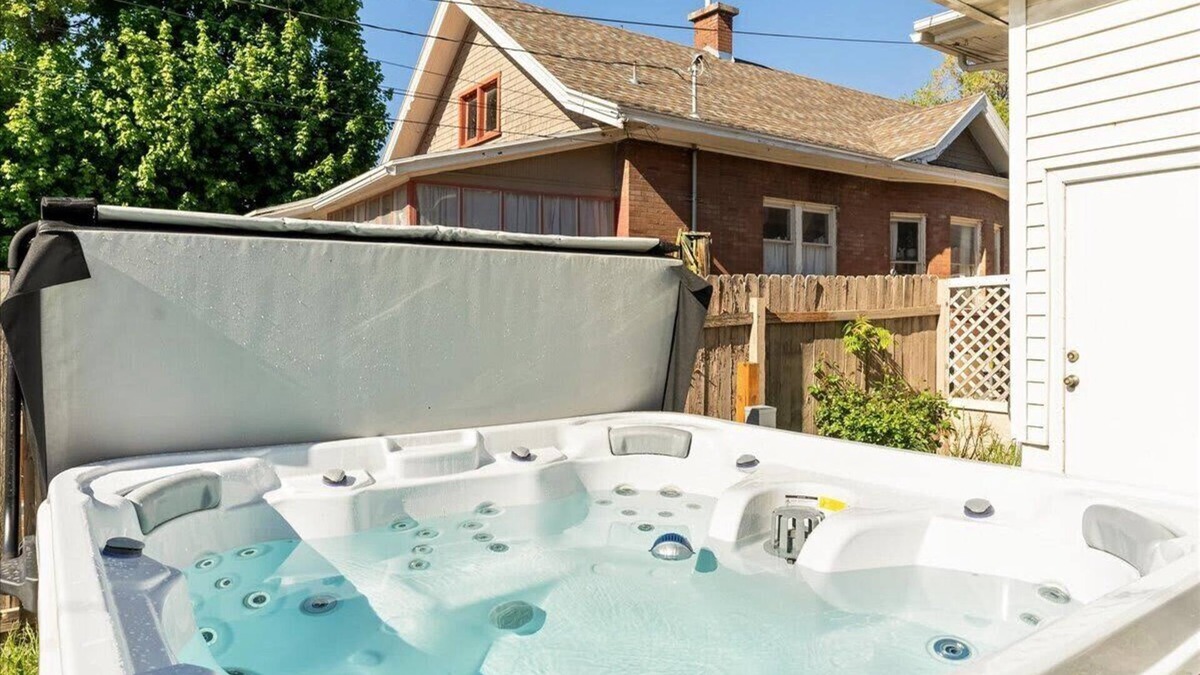 Ogden House | Private HotTub, GameRoom and Fenced Backyard!