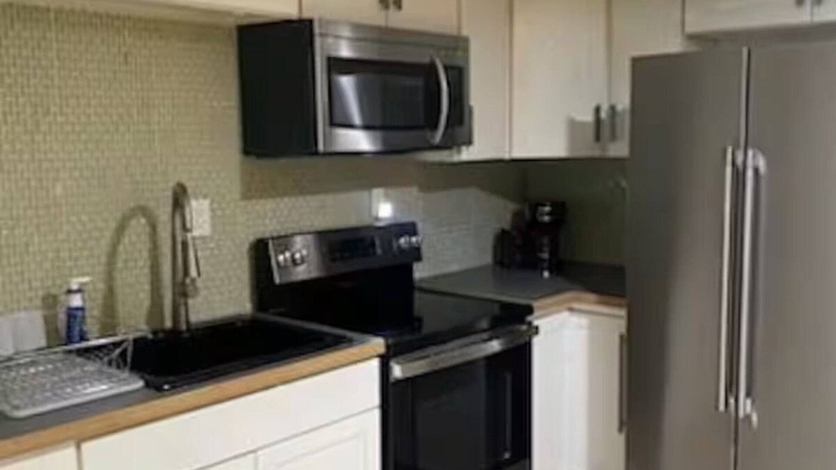 Howland Corners House | Private house 1 bedroom 1 bath ground-floor