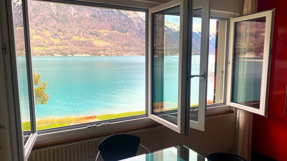 Boenigen House | Private House. Directly on Lake Brienz. Garden & BBQ. Amazing Views. Sleeps 10