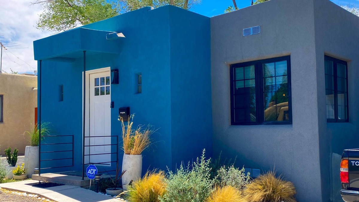 Parkland Hills House | Private house in a safe area, close to Nob Hill, UNM, Airport, Netflix, and KAFB