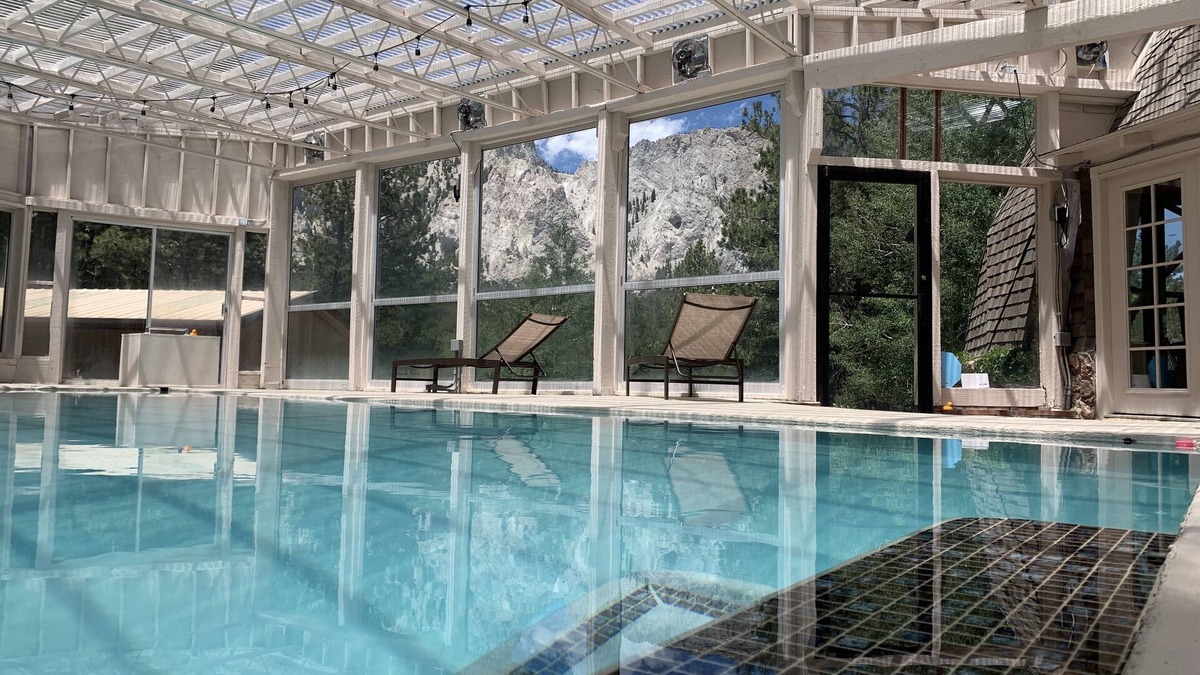 Nathrop House | PRIVATE INDOOR HOT SPRINGS POOL~RETRO GEODESIC DOME~CHALK CLIFFS VIEW~WILDLIFE