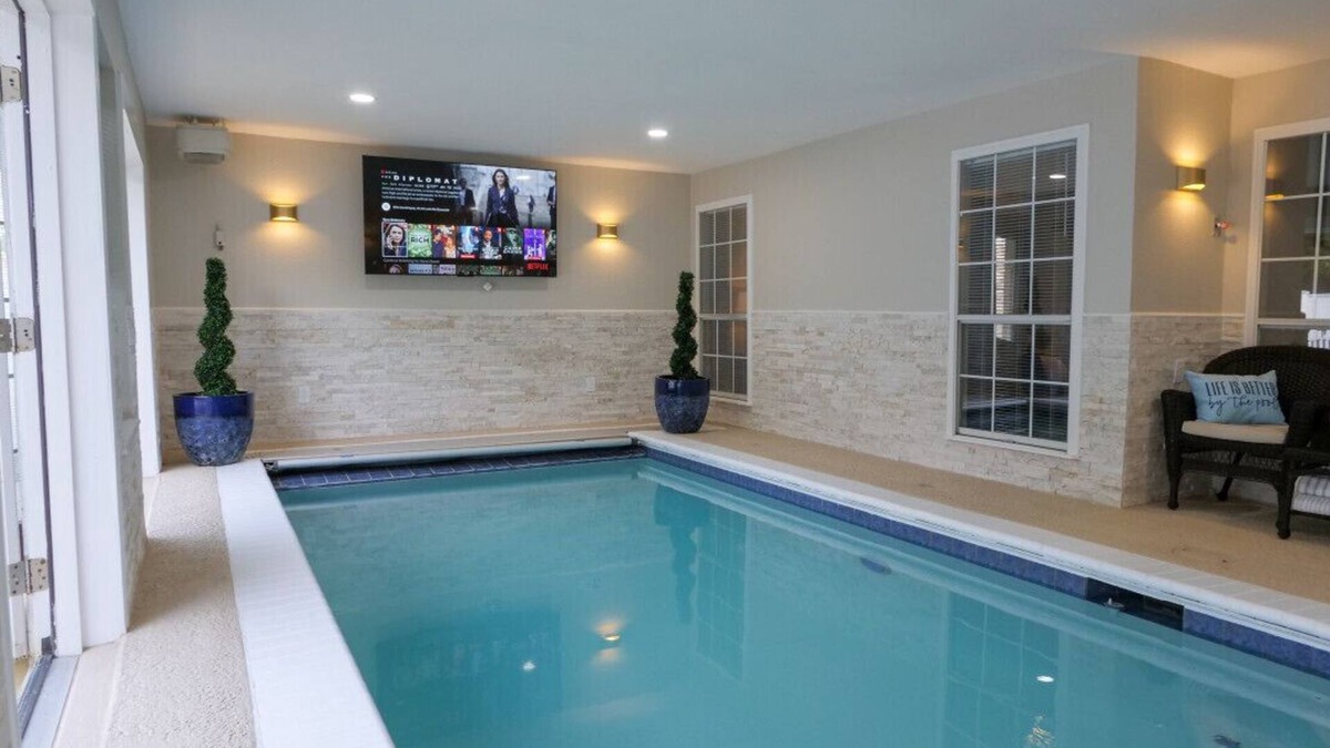 The Colony House | Private Indoor Swimming Pool