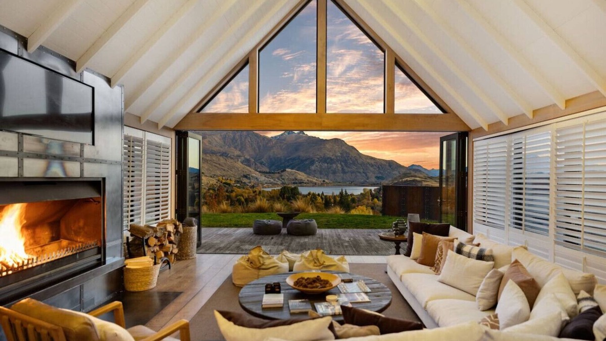 Arrowtown House | Private infinity pool, spa pool, tennis court, petanque