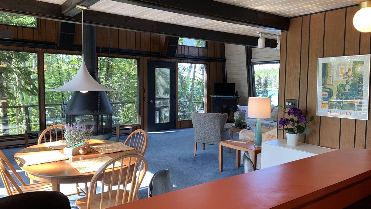 Ponsford House | PRIVATE ISLAND! Bad Medicine Lake! Large cabin with all the comforts of home!