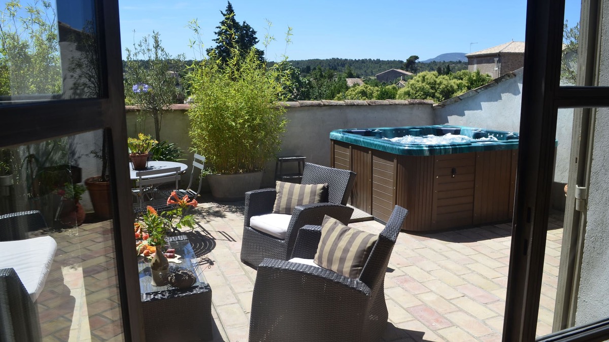 Castelnau-d'Aude Cottage | Private Jacuzzi in Minervois, beautiful cottage of character, charm, relaxation, terroir
