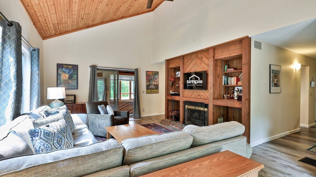 Killington House | Private Killington Home w/Indoor Hot Tub and 2 Living Rooms