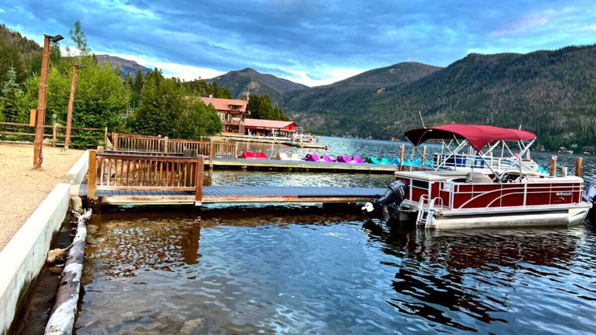 Grand Lake Cabin | Private Lake Getaway with Kitchen