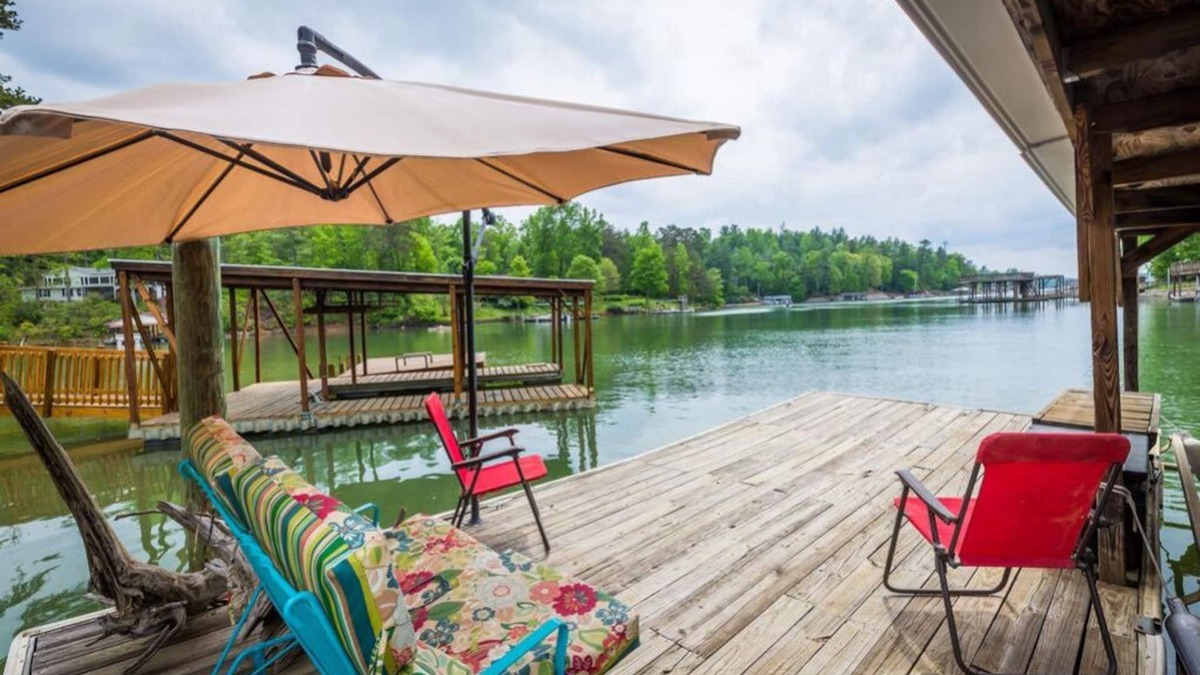 Morganton House | PRIVATE LAKEFRONT HOME