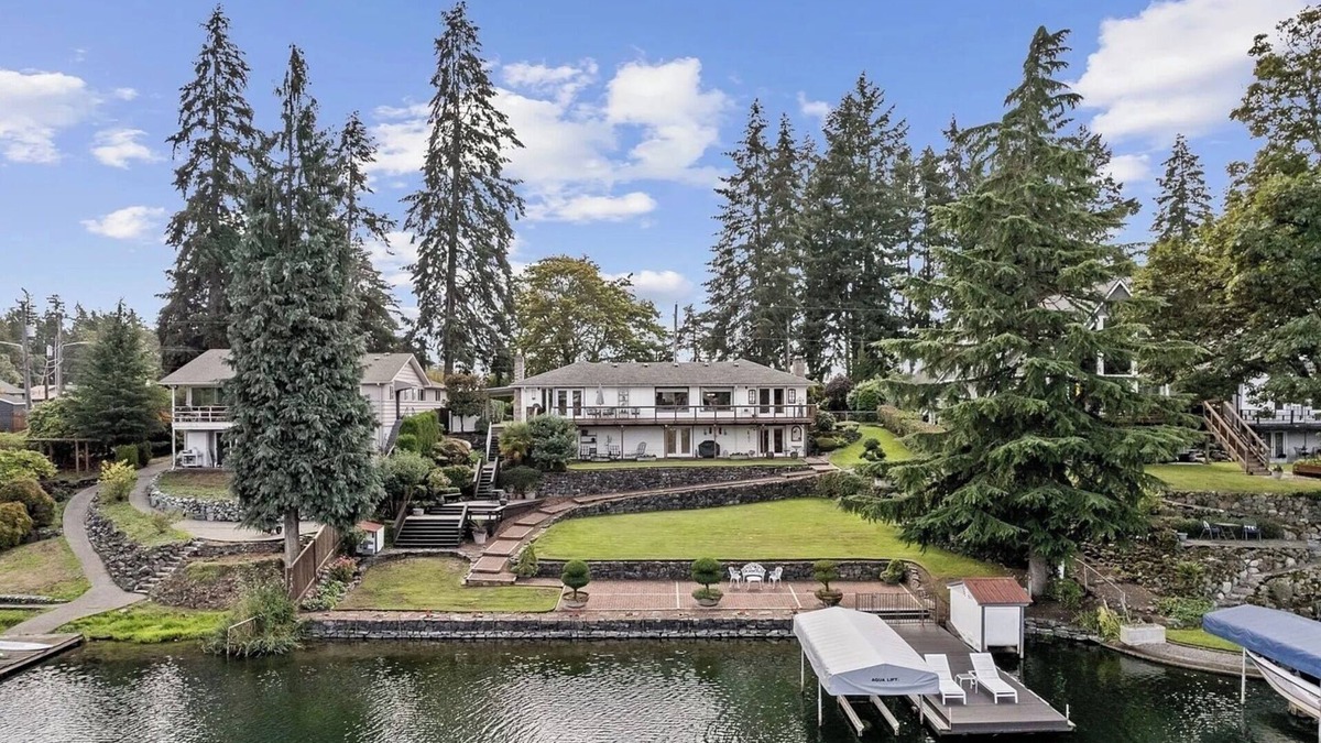 Fort Lewis House | Private Lakefront Home near Seattle, Mt Rainier & Ocean Shores