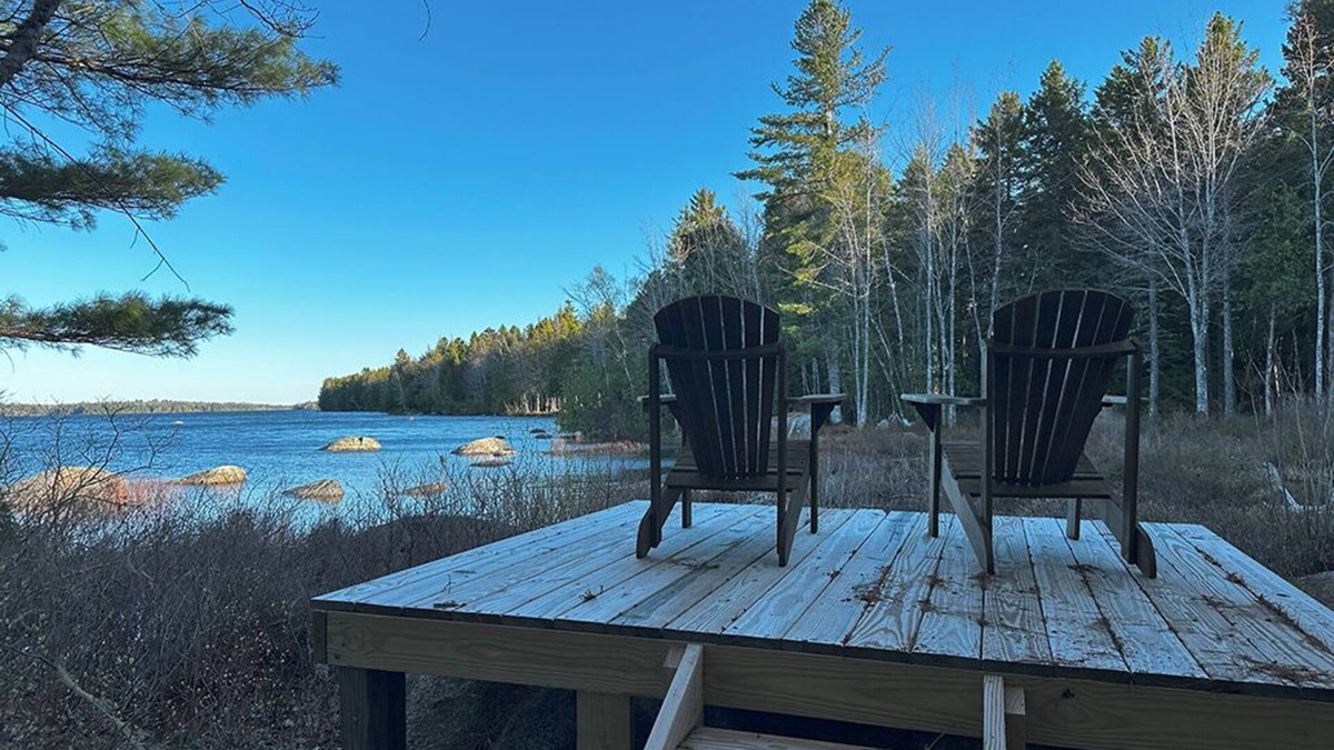 Lakeville Cabin | Private Lakefront Retreat with all the comforts