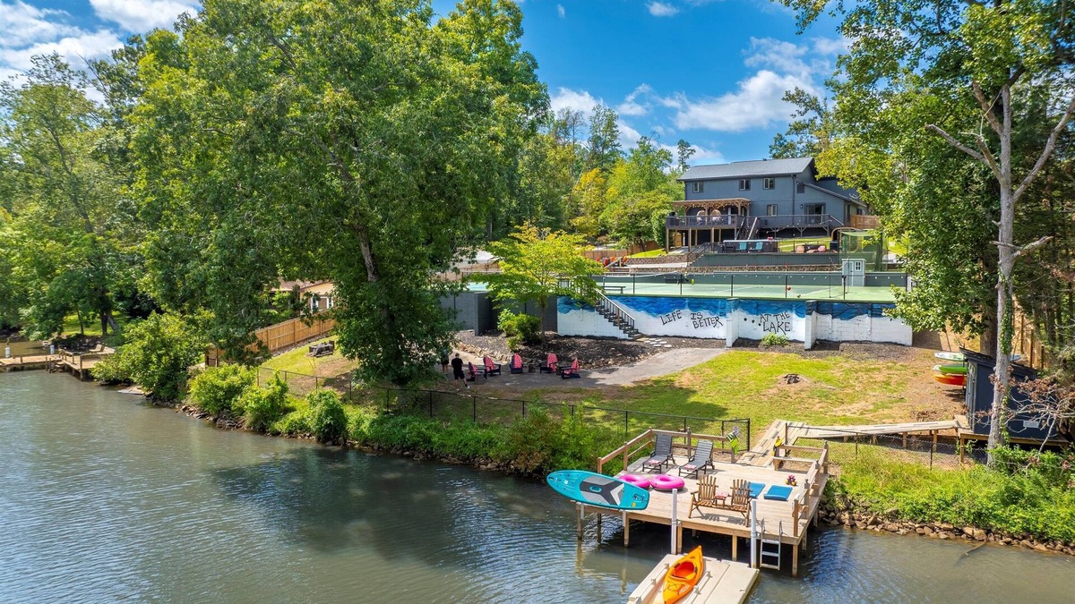 Greenville - Spartanburg House | Private Lakefront Wellness Retreat - Swimspa, Pickleball, Basketball, Kayaks