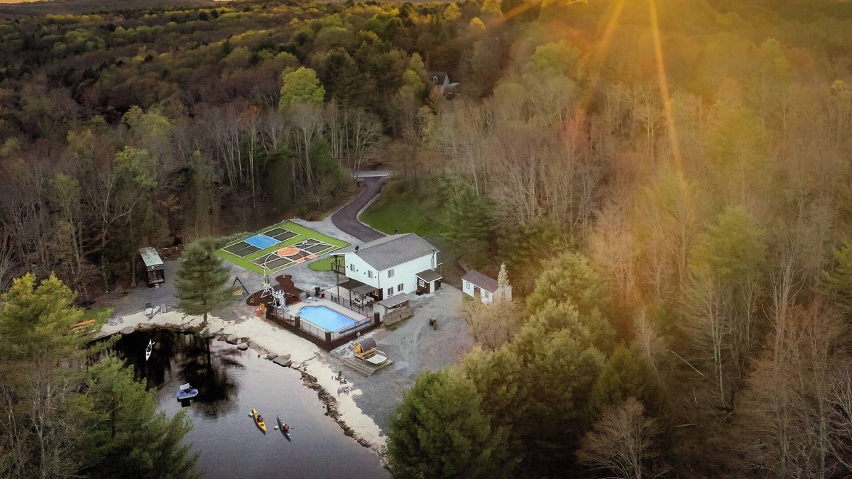 Woodbourne House | Private Lakeside Paradise - Pool/2Hot tub/Sauna/RV/Pickleball/Basketball