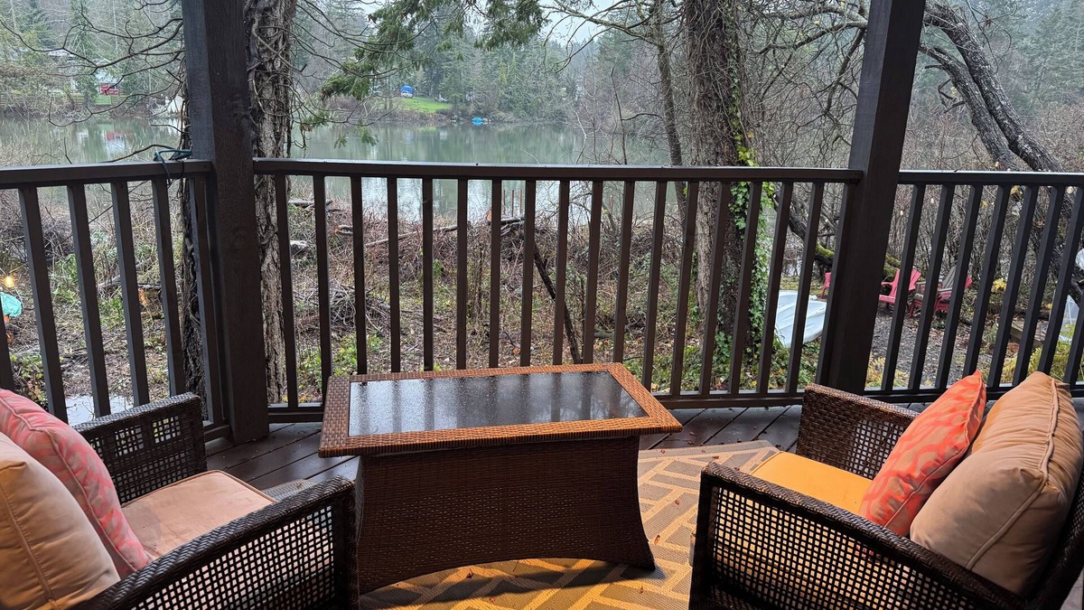 North Saanich House | Private large up to 4 bedrooms waterfront suite,pet friendly. *Long Term Rates