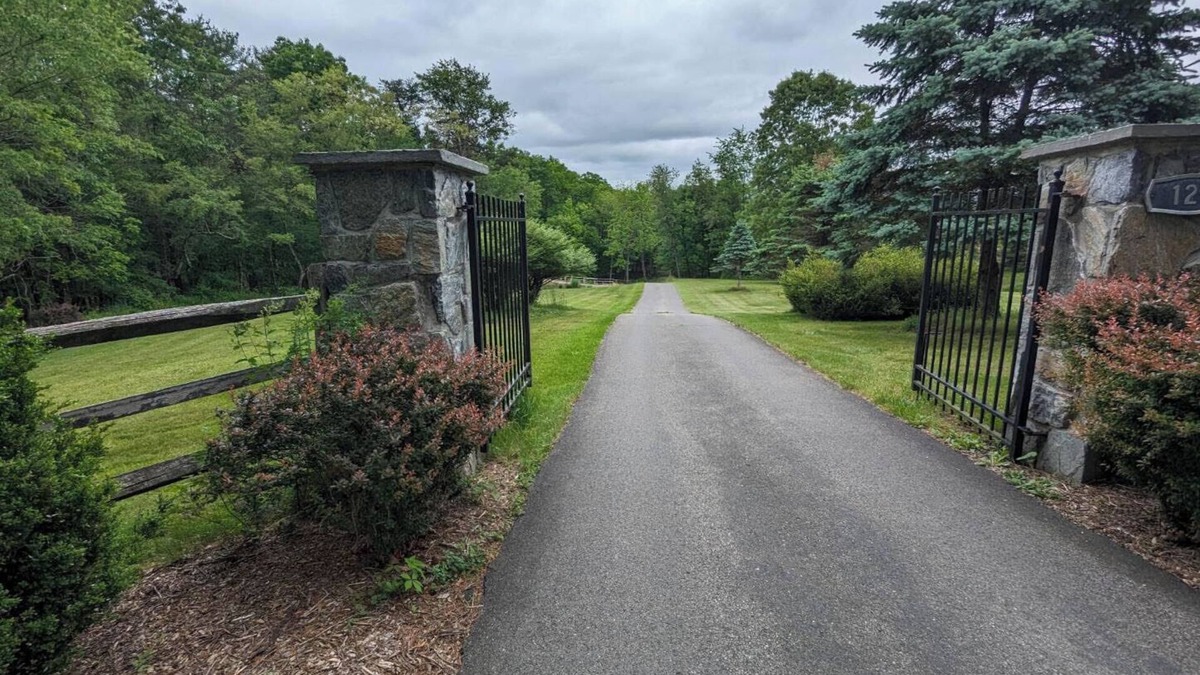 Berkeley Springs Cabin | Private, light filled retreat space.n with your own pickleball court!