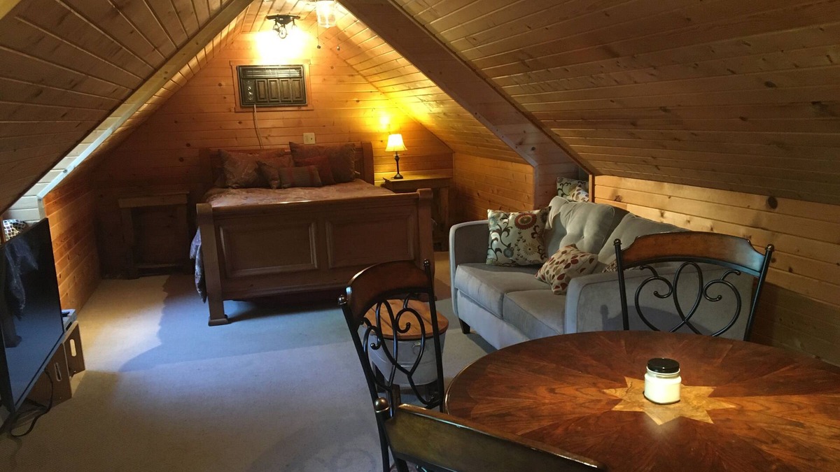 Metamora Bed & Breakfast | Private loft suite in a historic tourist village