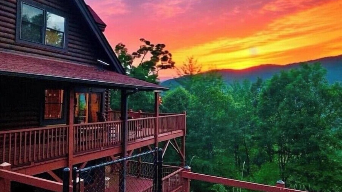 Marion Cabin | Private Log Cabin in woods, Fenced, Mountain Views