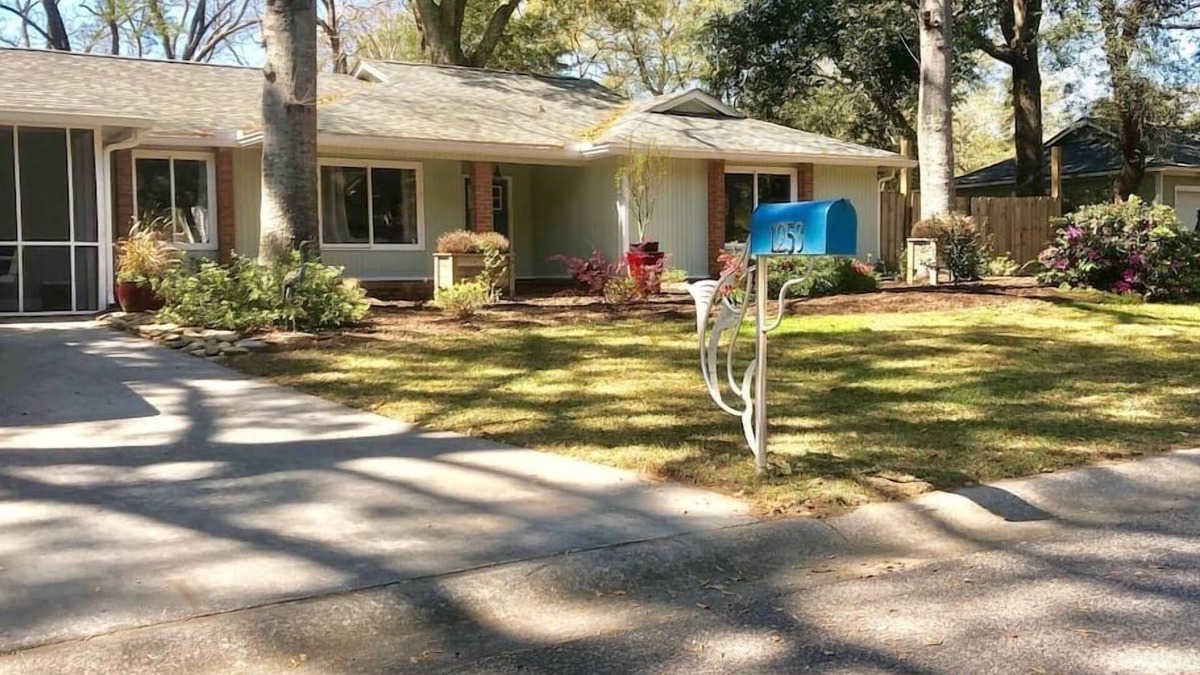 Charleston House | Private luxury studio- 10 mins downtown and Folly