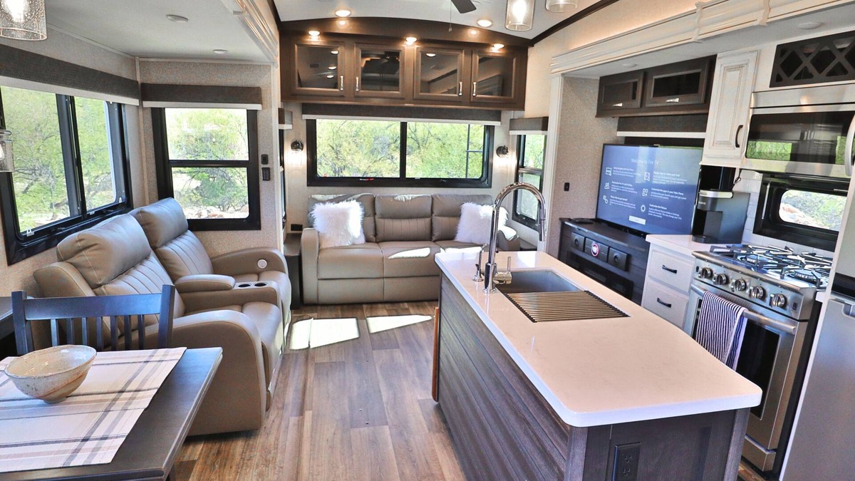 Tanque Verde House | Private Luxurious RV nestled at the base of majestic Mount Lemmon