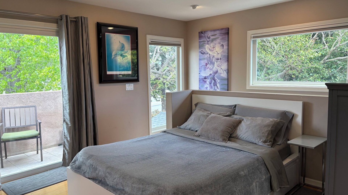 Mar Vista House | Private Luxury Studio with Parking and Laundry.