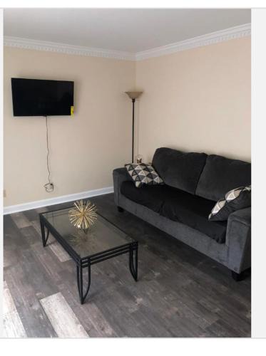 Winston - Salem House | Private Master Queen Room