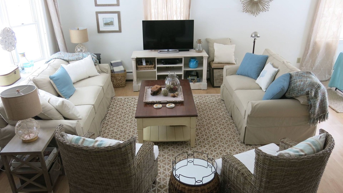 Lagoon Heights House | Private Meadow View Family Retreat - 4 BR, AC, Large Yard, Tennis, on Bike Path