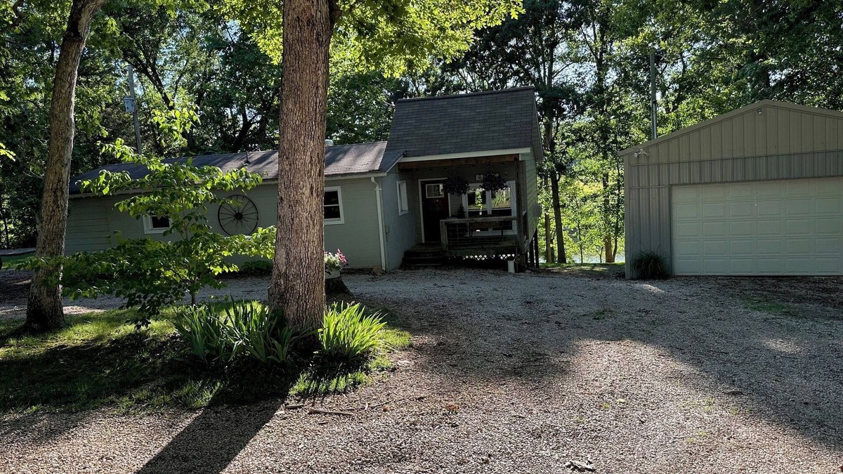 Steelville Cabin | Private Meramec River Frontage! Cozy Cabin with River views and access!