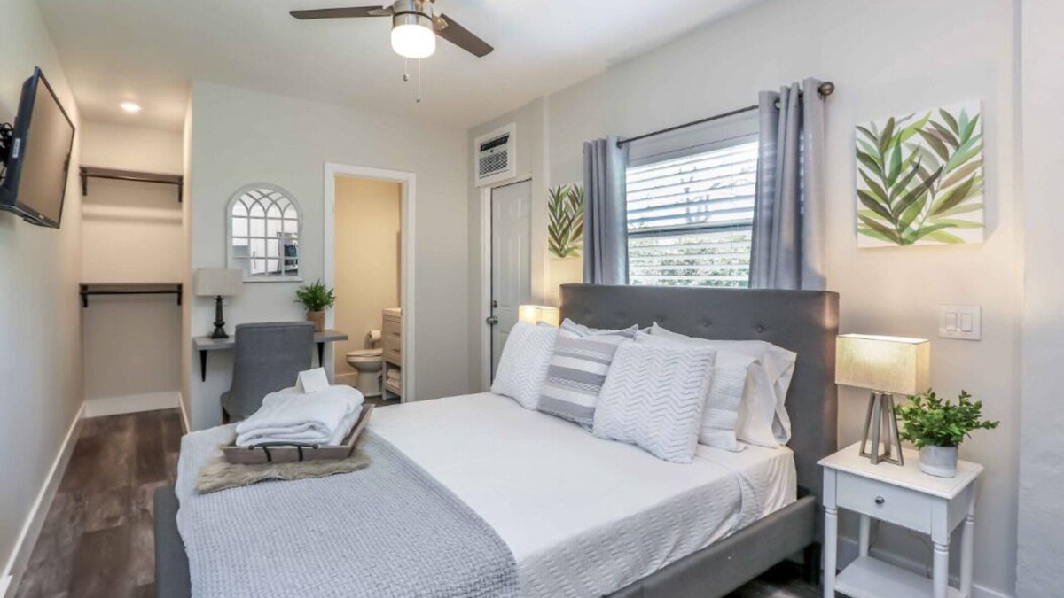 Coral Terrace Apartment | Private Miami Studio - Central Location, WiFi & AC