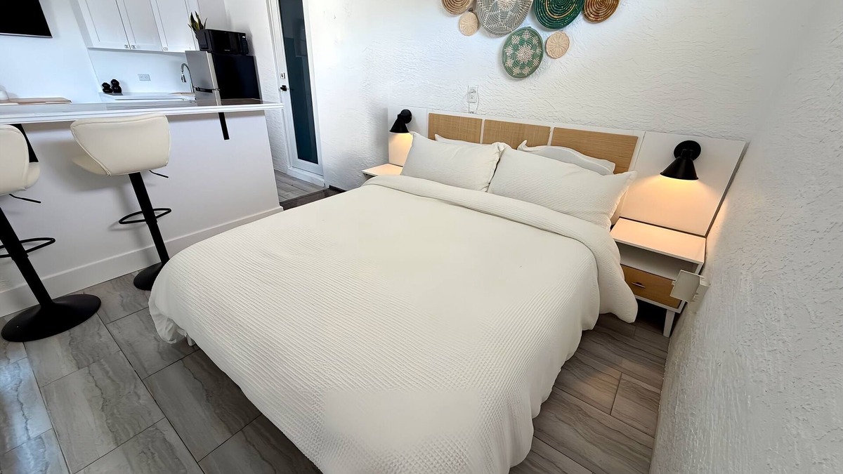 Rural Estates Apartment | Private modern Oasis W kitchen & parking in beautiful Naples with AC