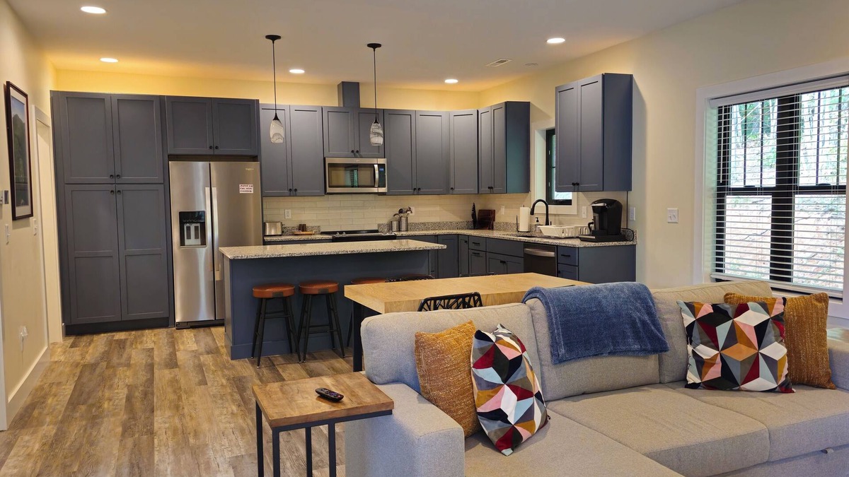 Penrose Apartment | Private Mountain Getaway in Little River Valley
