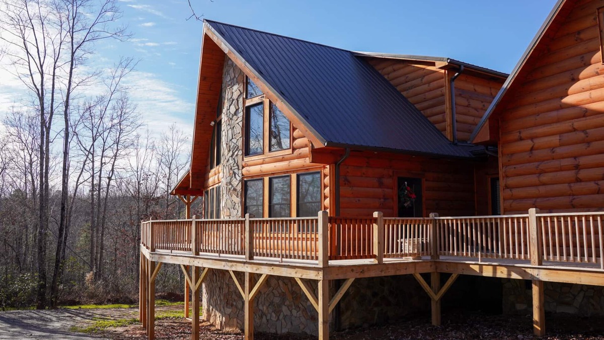 Mount Airy Cabin | Private Mountain Lodge 5 Masters, Large Cabin Mt. Airy, NC