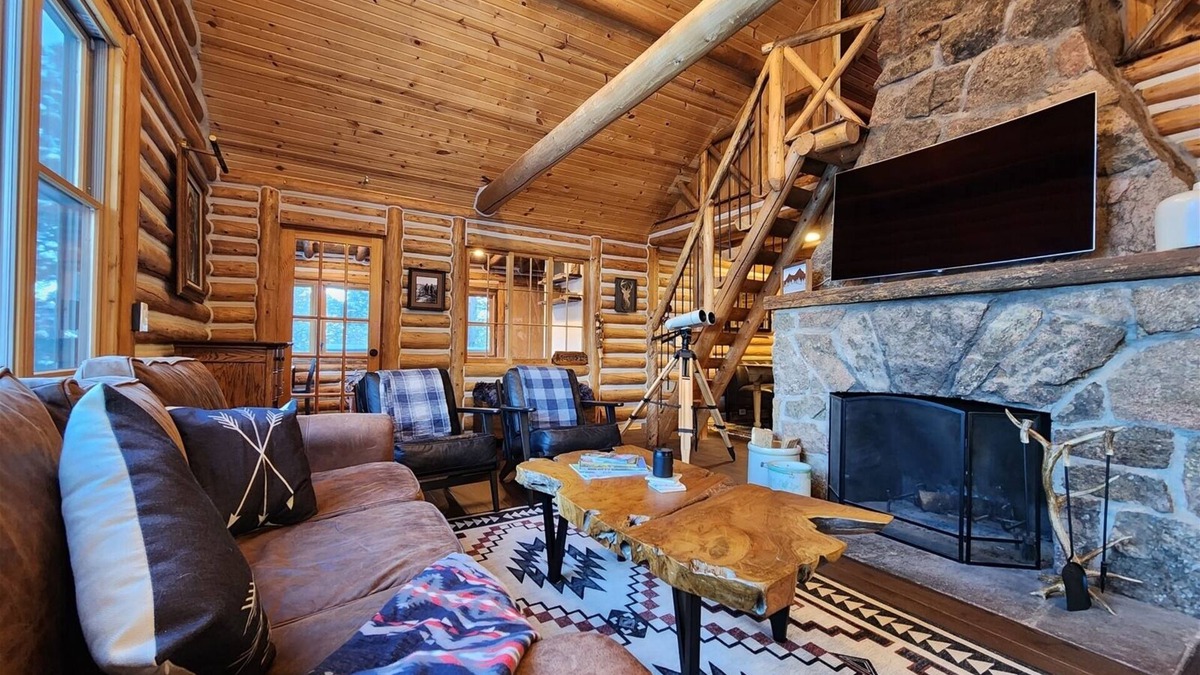 Allenspark House | Private Mountain Retreat near Mount Meeker, Views! Views! Views!- Coopers Cabin