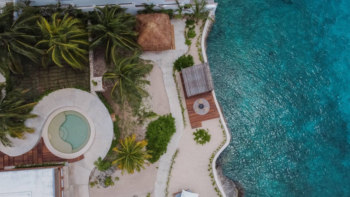 Zona Hotelera Norte Villa | Private Oceanfront Villa/Fully Staffed/daily cleaning and concierge.