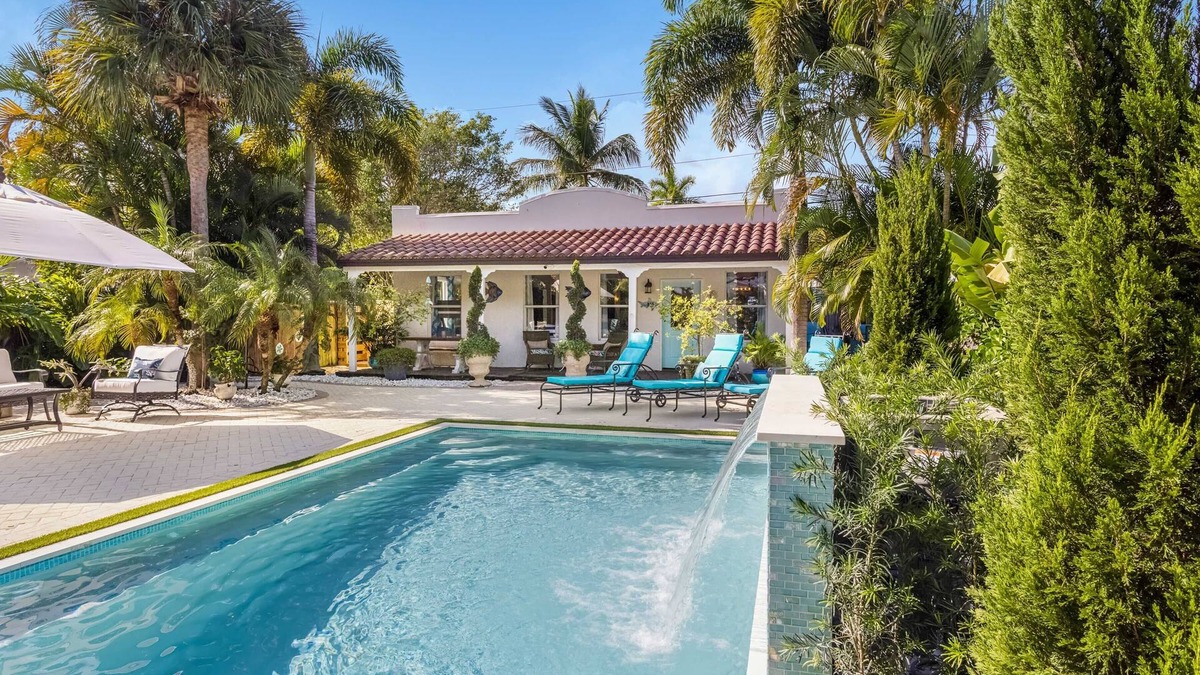 Mango Groves House | Private Oasis 1 Mile to Beach Heated Pool