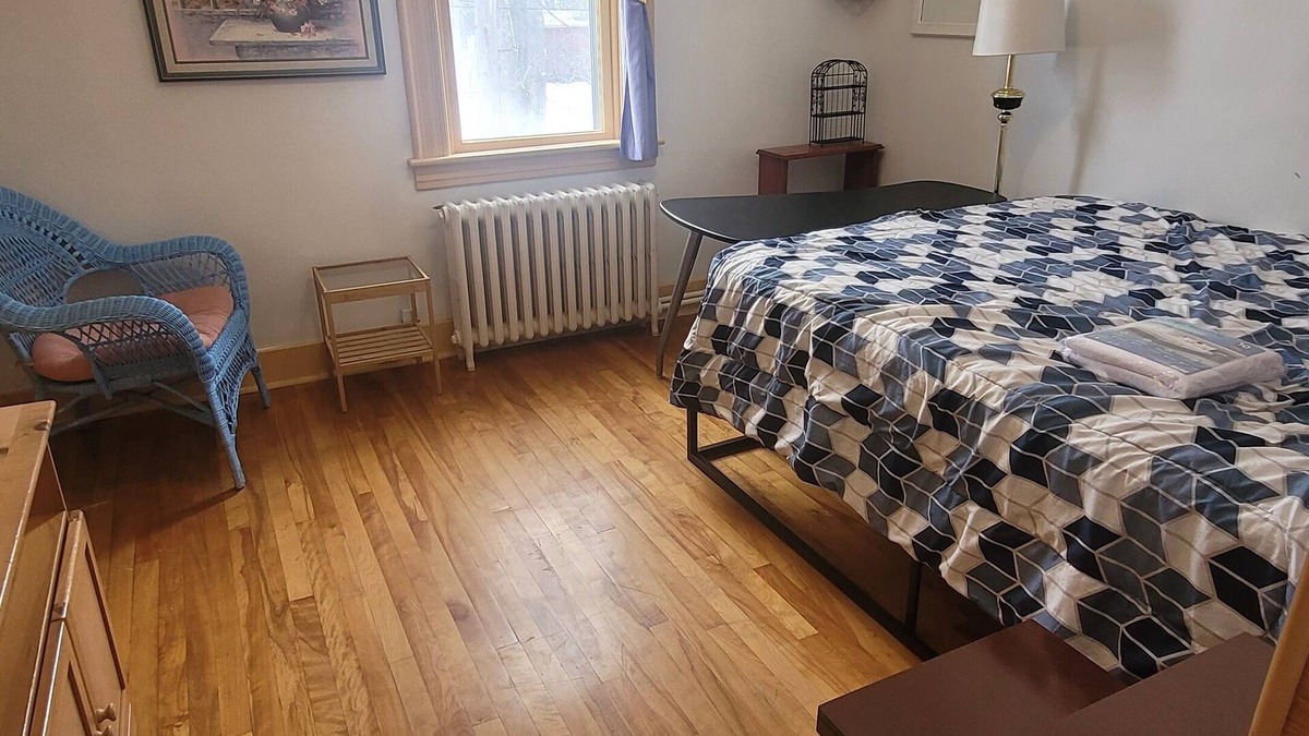 Springhill Apartment | Private Oasis in a shared apartment: Cozy Room for you