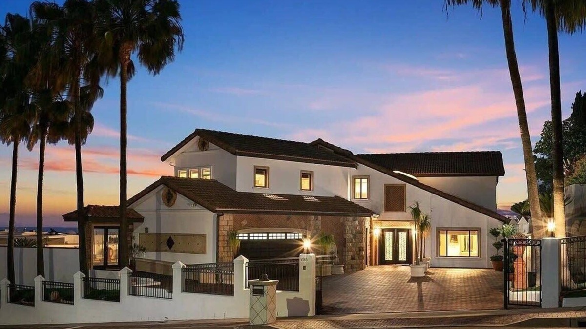La Jolla Mesa House | Private Oasis in La Jolla