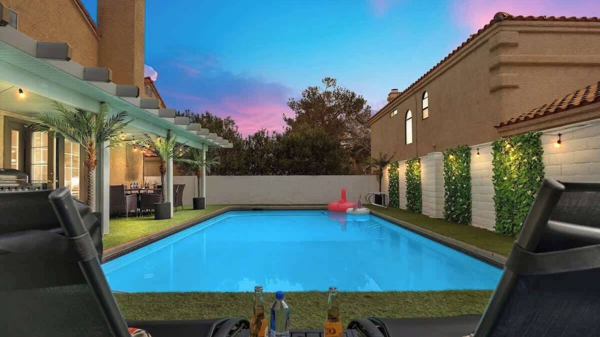 The Section Seven House | Private Oasis Luxury Villa~King Beds & Pool