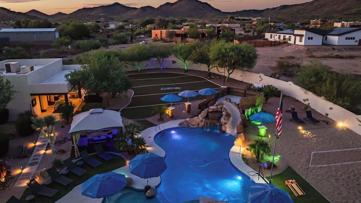 Desert View House | Private Oasis, Pickleball, Sand Volleyball, Sleeps 24