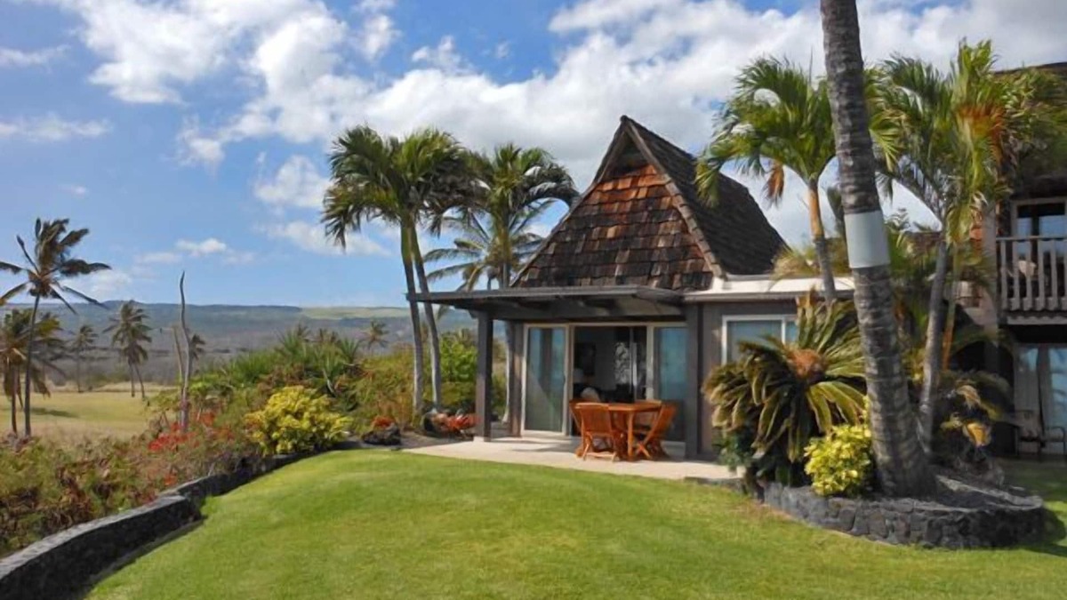Punaluu Condo | Private Oceanfront Condo Punaluu Black Sand Beach
