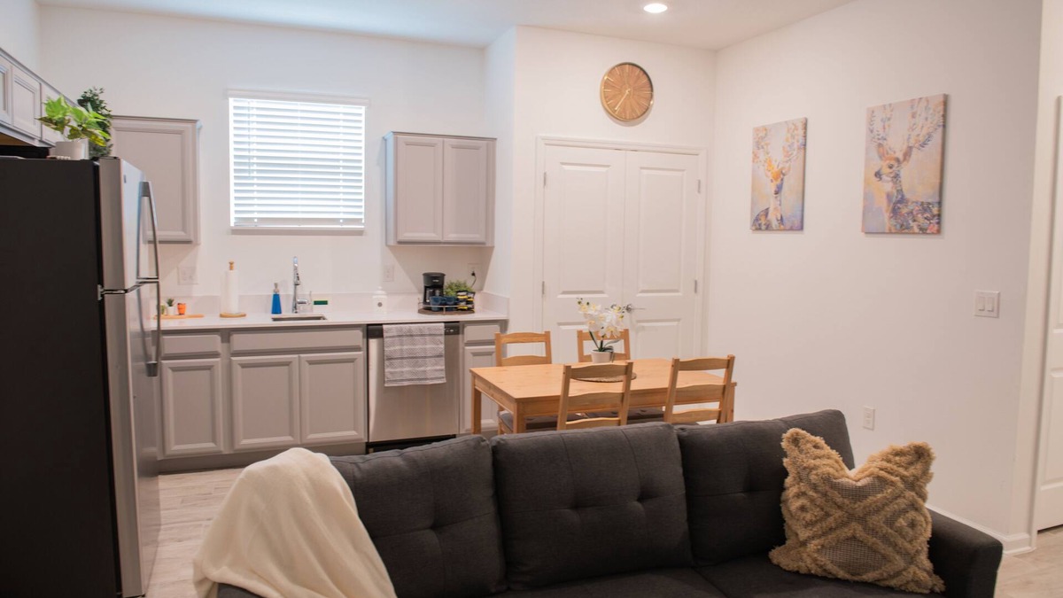 Bartow Apartment | Private One Bedroom Apartment at Bartow