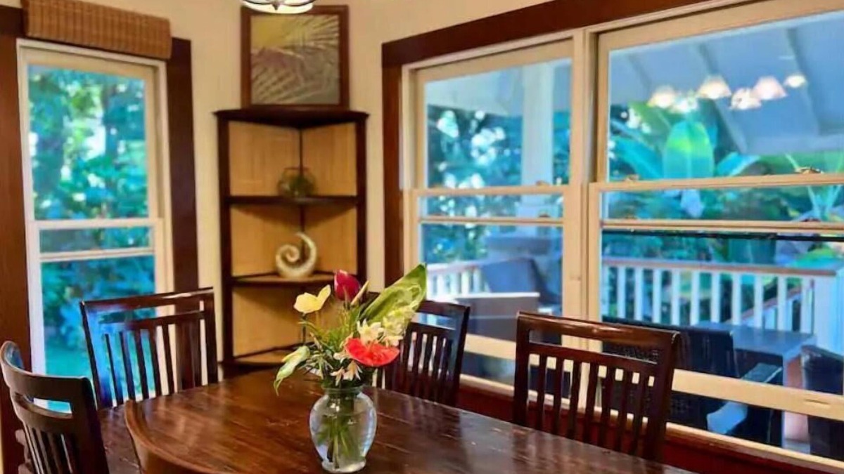 Kealakekua House | Private paradise organic farm stay with ocean view, nestled in banana grove