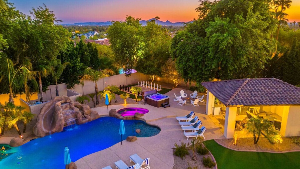 Cactus Acres House | Private Paradise Resort with Waterslide+Pickleball+Putting Green+ Playset