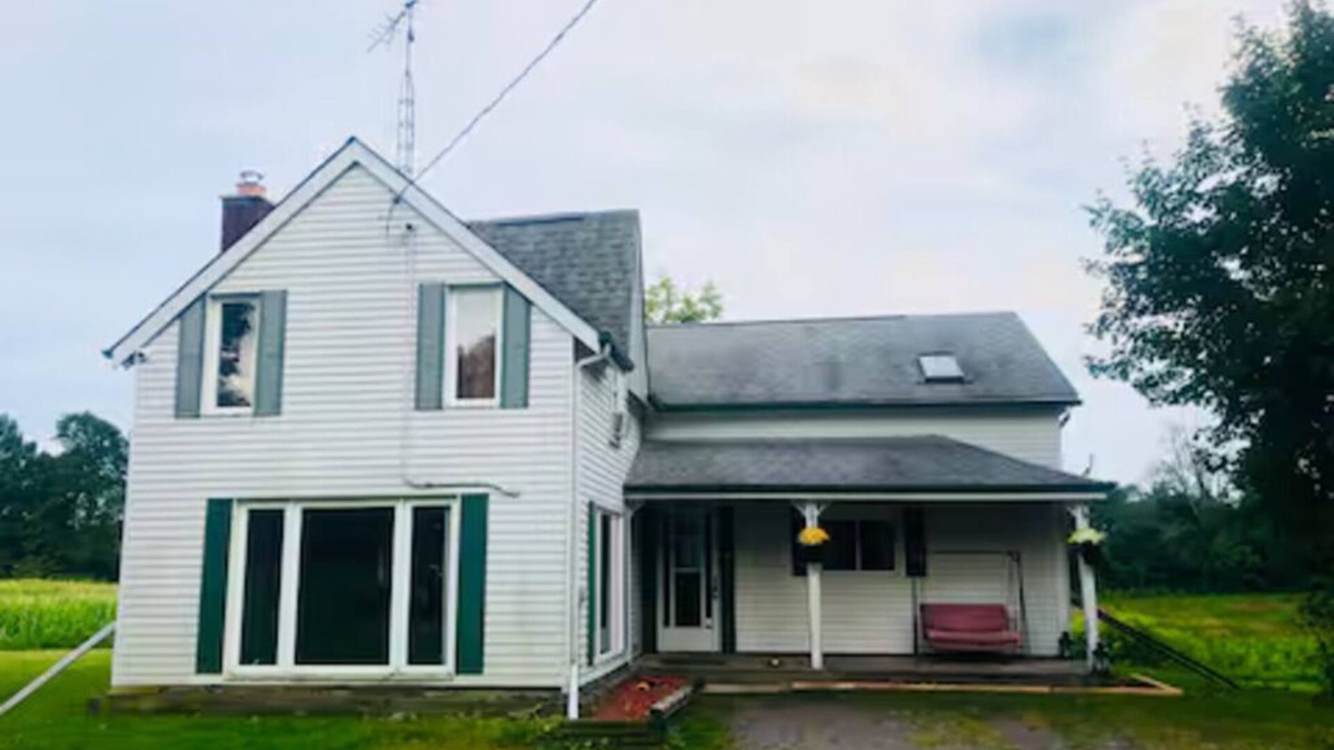 Colborne House | Private Party Retreat: Noise-Friendly, Dog-Friendly, and Totally Secluded!