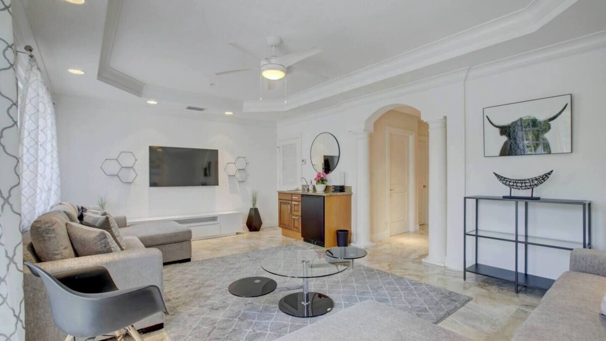 Colee Hammock House | Private Patio ~ Cali King Bed ~ Sleeps 10