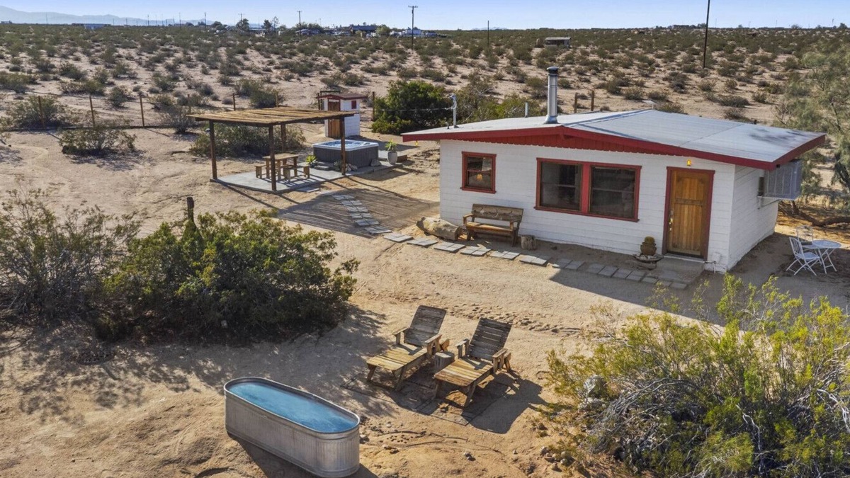 Joshua Tree Apartment | Private Peaceful Cabin in North Joshua Tree With Hot Tub
