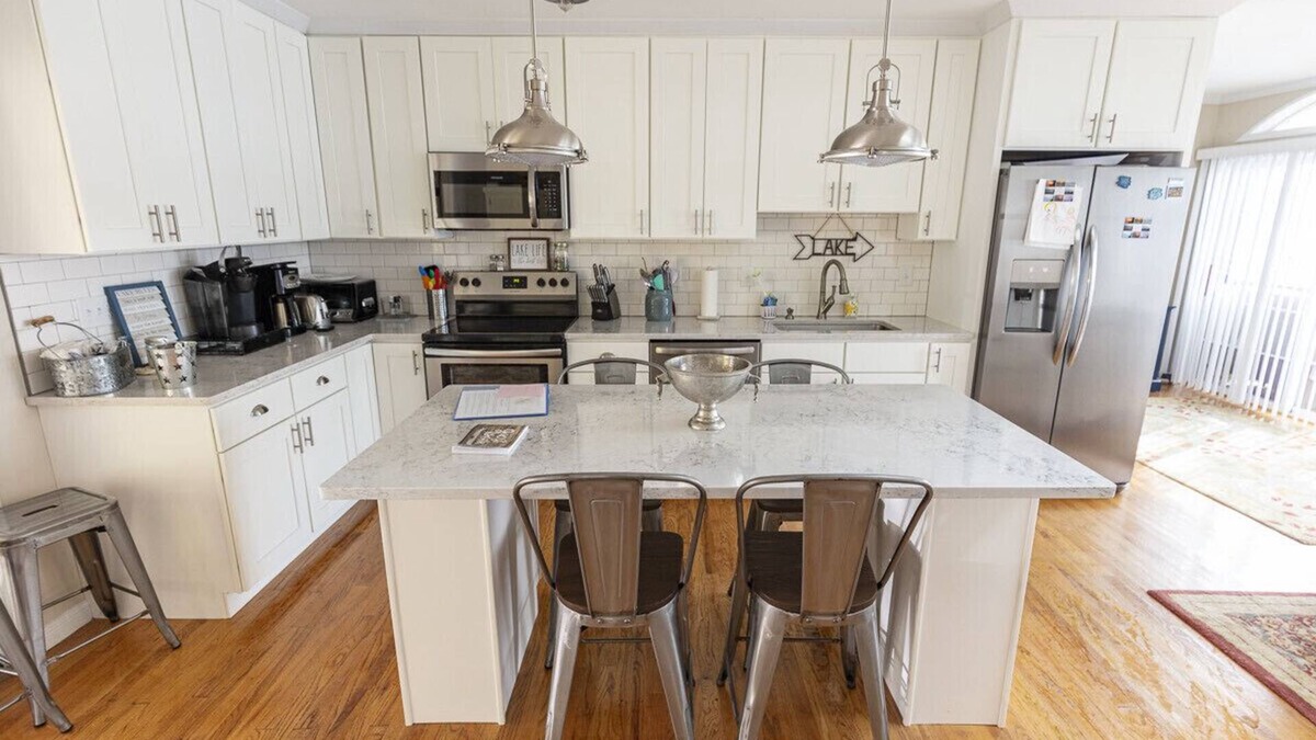 Skaneateles House | Private & Peaceful Renovated Skaneateles Lake Cottage- 200' private lakefront