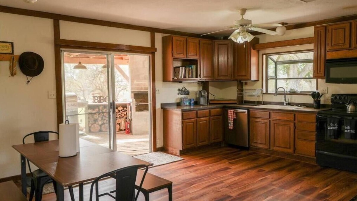Crystal House | Private & Peaceful Retreat near Death Valley - 2 HOMES, large group friendly!