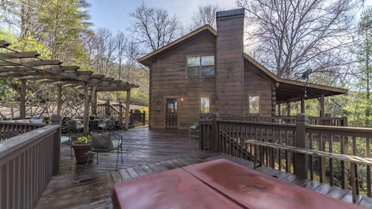 Blue Ridge Cabin | Private pet-friendly Aska Adventure Area getaway with gorgeous views!