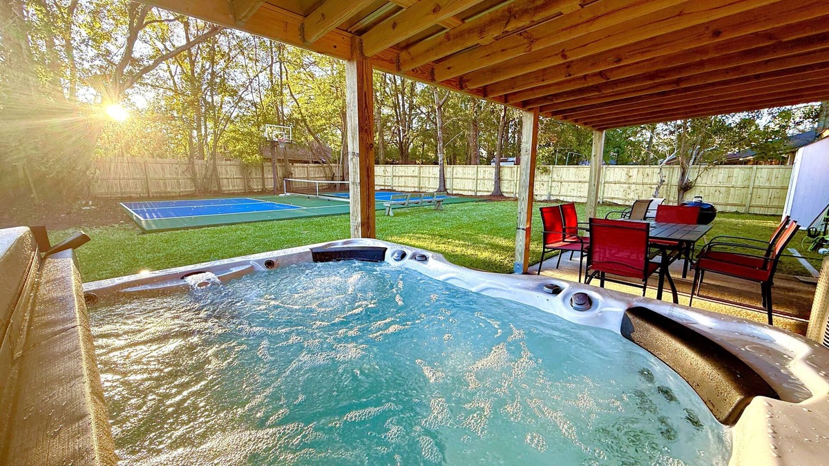 Summerville House | Private Pickleball/Basketball Court - Movie Room - Hot Tub