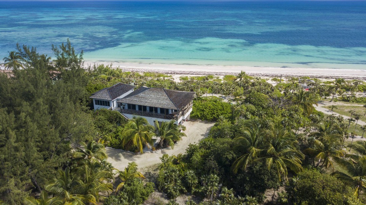 Savannah Sound Villa | PRIVATE PINK SAND BEACH Luxury, Beachfront 3 acre Estate 70ft Dock BonefishFlats